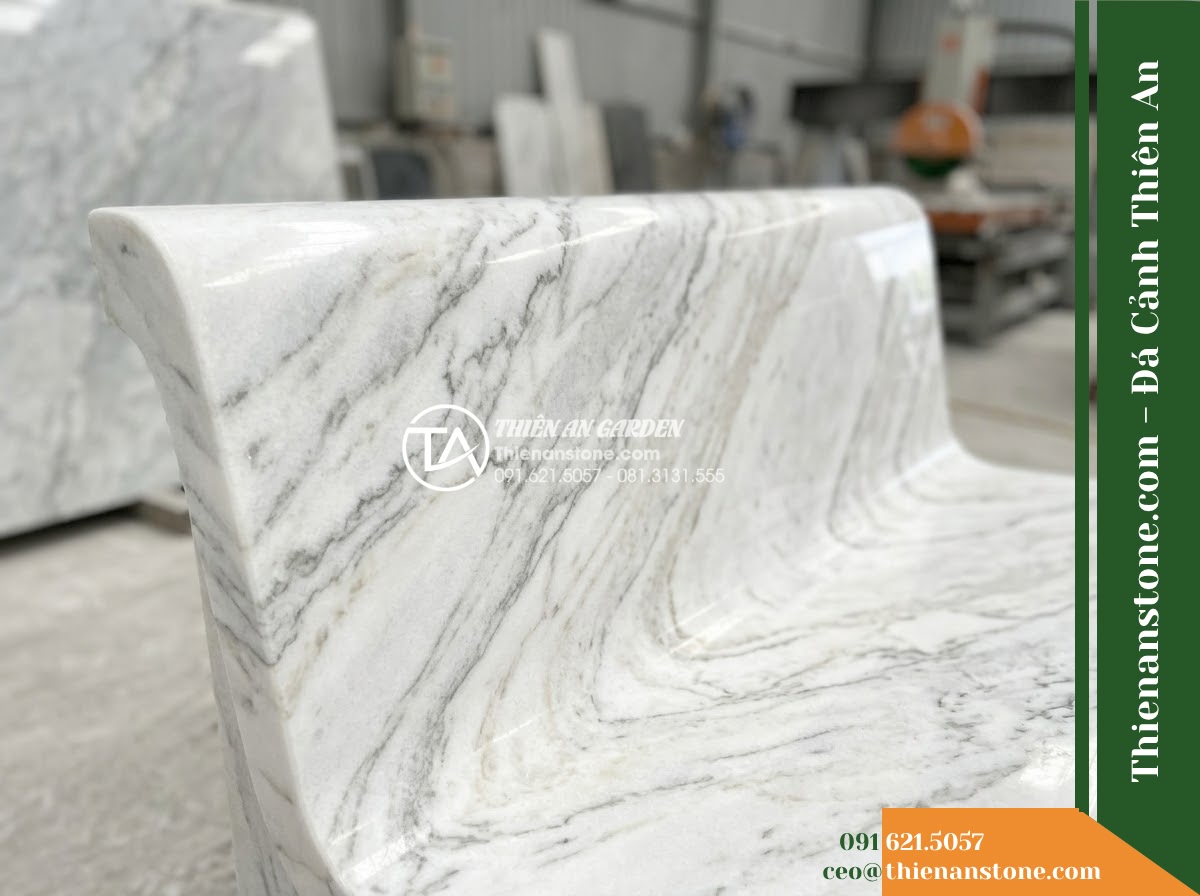 Ghế Đá Sân Trường Vươn Cao – Kích thước 155 x 46 x 45 cm – Kiểu dáng băng không tựa, chân chữ T. Chất liệu đá vàng cẩm thạch