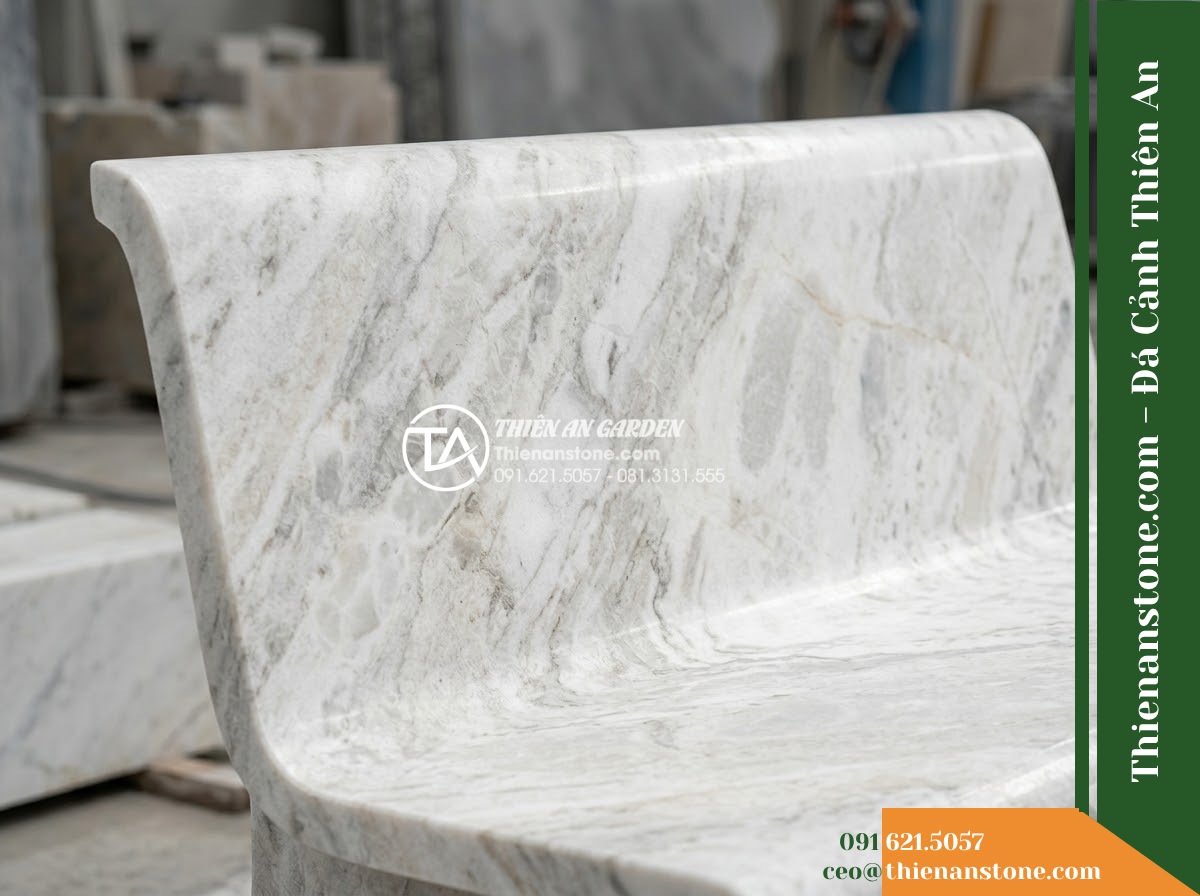 Ghế Đá Sân Trường Vươn Cao – Kích thước 155 x 46 x 45 cm – Kiểu dáng băng không tựa, chân chữ T. Chất liệu đá Xanh rêu - Hình 6 Ghế Đá Sân Trường Vươn Cao – Kích thước 155 x 46 x 45 cm – Kiểu dáng băng không tựa, chân chữ T. Chất liệu đá Xanh rêu - Showroom display of various green moss stone stone benches at Da Canh Thien An,