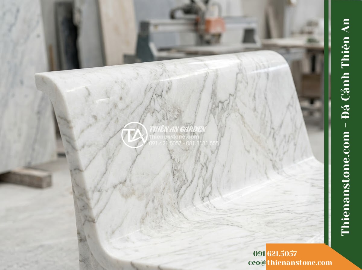 Ghế Đá Sân Trường Vươn Xa – Kích thước 175 x 50 x 80 cm – Kiểu dáng tựa nan ngang, chân chữ U cân đối. Chất liệu đá hoa cương
