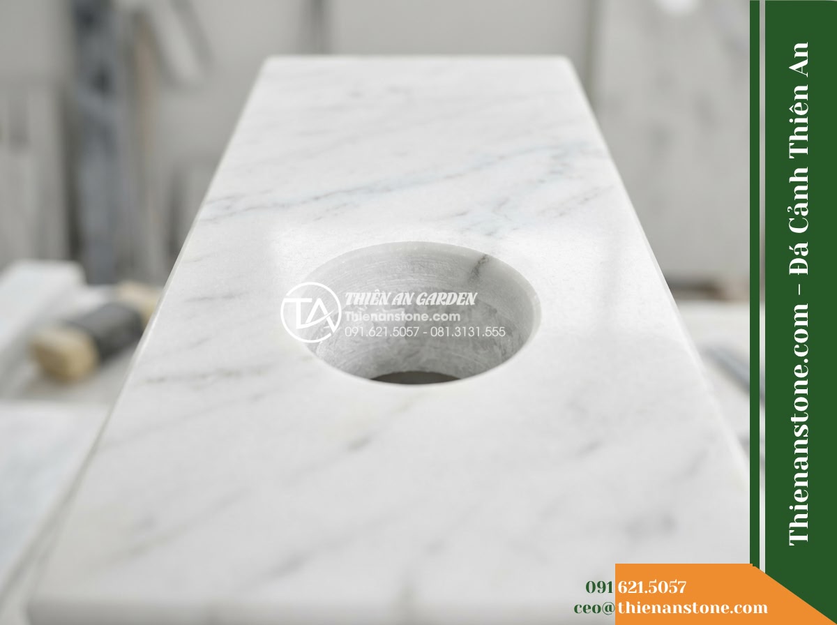 Trụ Phun Chữ Nhật Phẳng Mặt, 40x25cm Cao 1m - Hình 17 Trụ Phun Chữ Nhật Phẳng Mặt, 40x25cm Cao 1m - Close technical inspection shot focusing on the center water feed hole drilled t