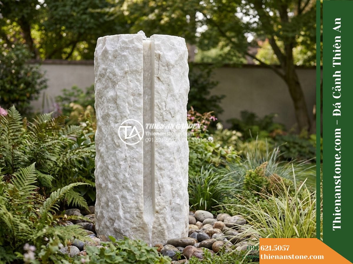 Trụ Phun Khối Thô Bổ Đôi Rãnh Nước, D45cm Cao 1m - Hình 20 Trụ Phun Khối Thô Bổ Đôi Rãnh Nước, D45cm Cao 1m - A refined portfolio photograph of the finished D45cm H1m split-stone fountain op