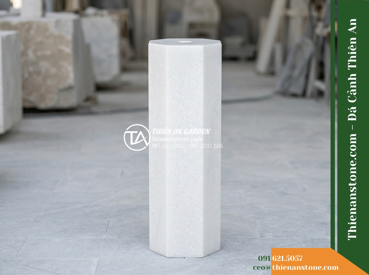 Trụ Phun Lục Giác Mài Bóng Nhẹ, D35cm Cao 80cm - Hình 11 Trụ Phun Lục Giác Mài Bóng Nhẹ, D35cm Cao 80cm - Clear standalone shot of the 80cm hexagonal honed pillar, sharply capturing its