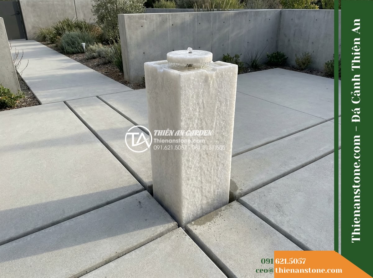 Trụ Phun Vuông Giữ Vết Cắt Đĩa, 30x30cm Cao 90cm - Hình 10 Trụ Phun Vuông Giữ Vết Cắt Đĩa, 30x30cm Cao 90cm - An alternate angled perspective of the same concrete courtyard scene, showing th