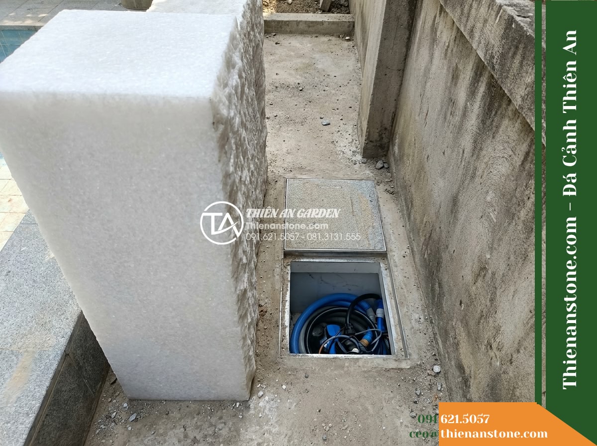 Trụ Phun Vuông Giữ Vết Cắt Đĩa, 30x30cm Cao 90cm - Hình 16 Trụ Phun Vuông Giữ Vết Cắt Đĩa, 30x30cm Cao 90cm - A rear maintenance perspective showing the functional access zone between the ba