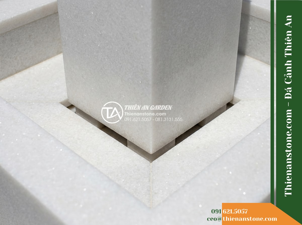 Trụ Phun Vuông Giữ Vết Cắt Đĩa, 30x30cm Cao 90cm - Hình 17 Trụ Phun Vuông Giữ Vết Cắt Đĩa, 30x30cm Cao 90cm - A focused technical perspective highlighting the lower junction where the 30x30c