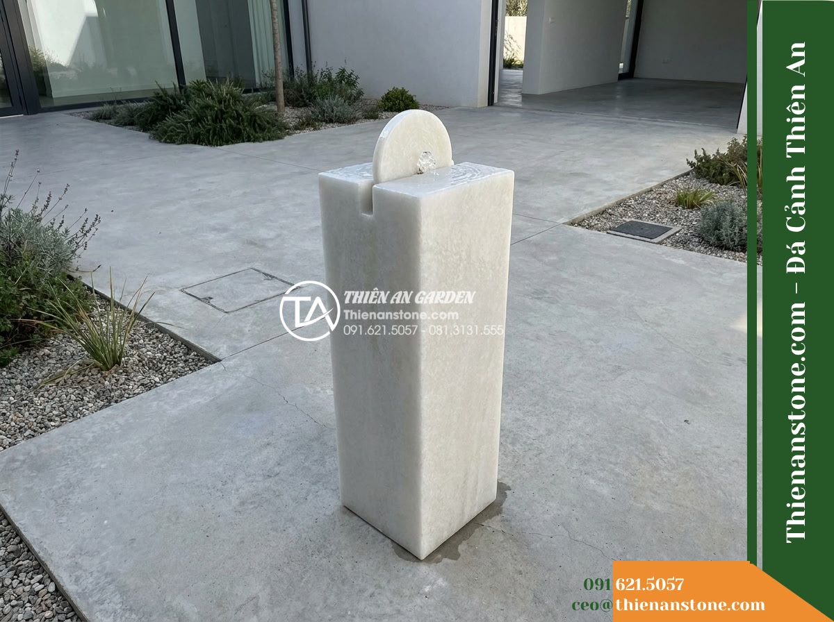 Trụ Phun Vuông Giữ Vết Cắt Đĩa, 30x30cm Cao 90cm - Hình 18 Trụ Phun Vuông Giữ Vết Cắt Đĩa, 30x30cm Cao 90cm - A contextual overview shot showing the square stone fountain cleanly positioned