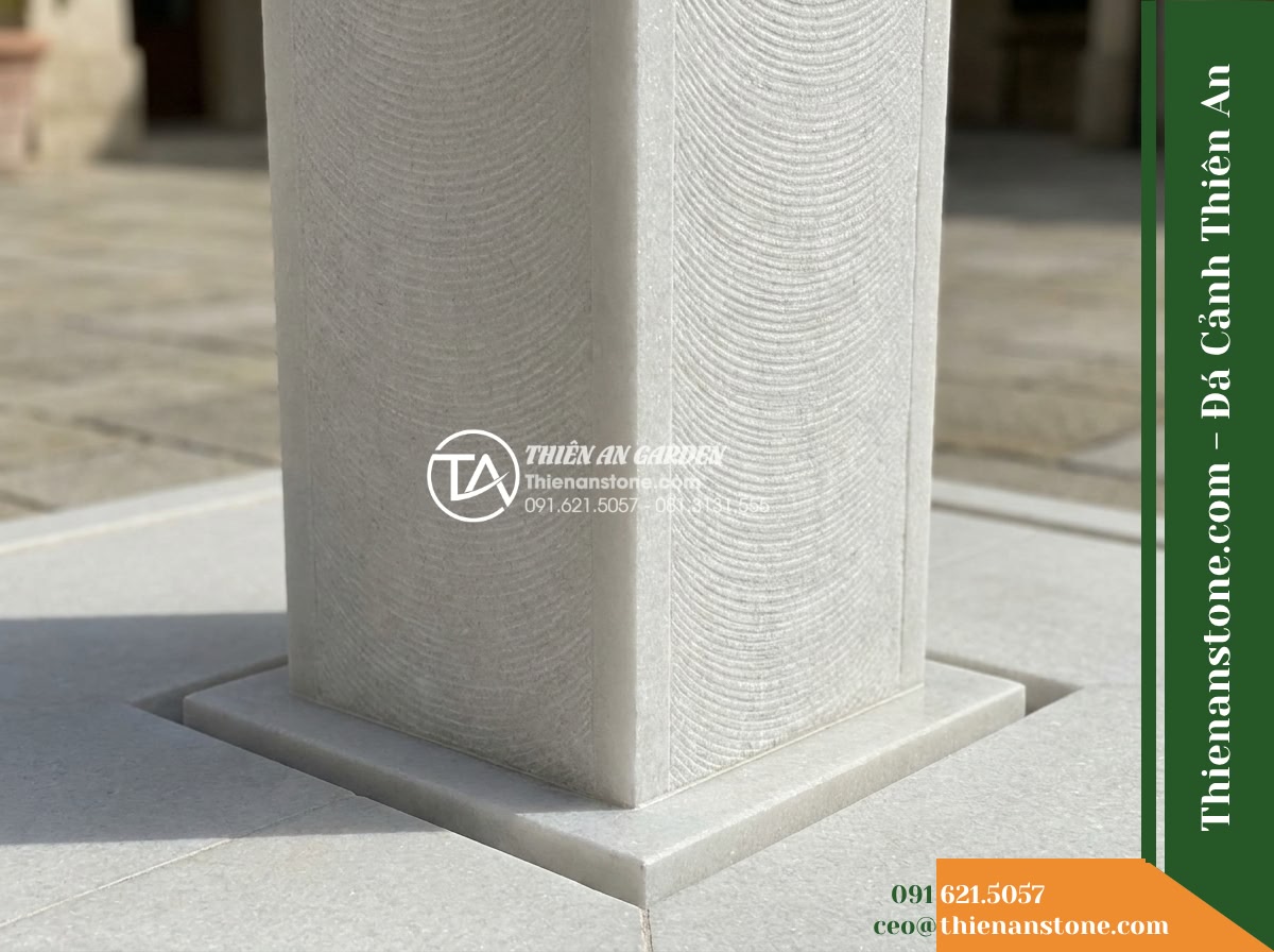 Trụ Phun Vuông Giữ Vết Cắt Đĩa, 30x30cm Cao 90cm - Hình 4 Trụ Phun Vuông Giữ Vết Cắt Đĩa, 30x30cm Cao 90cm - An oblique low-angle perspective showing the transition from the mid-section of