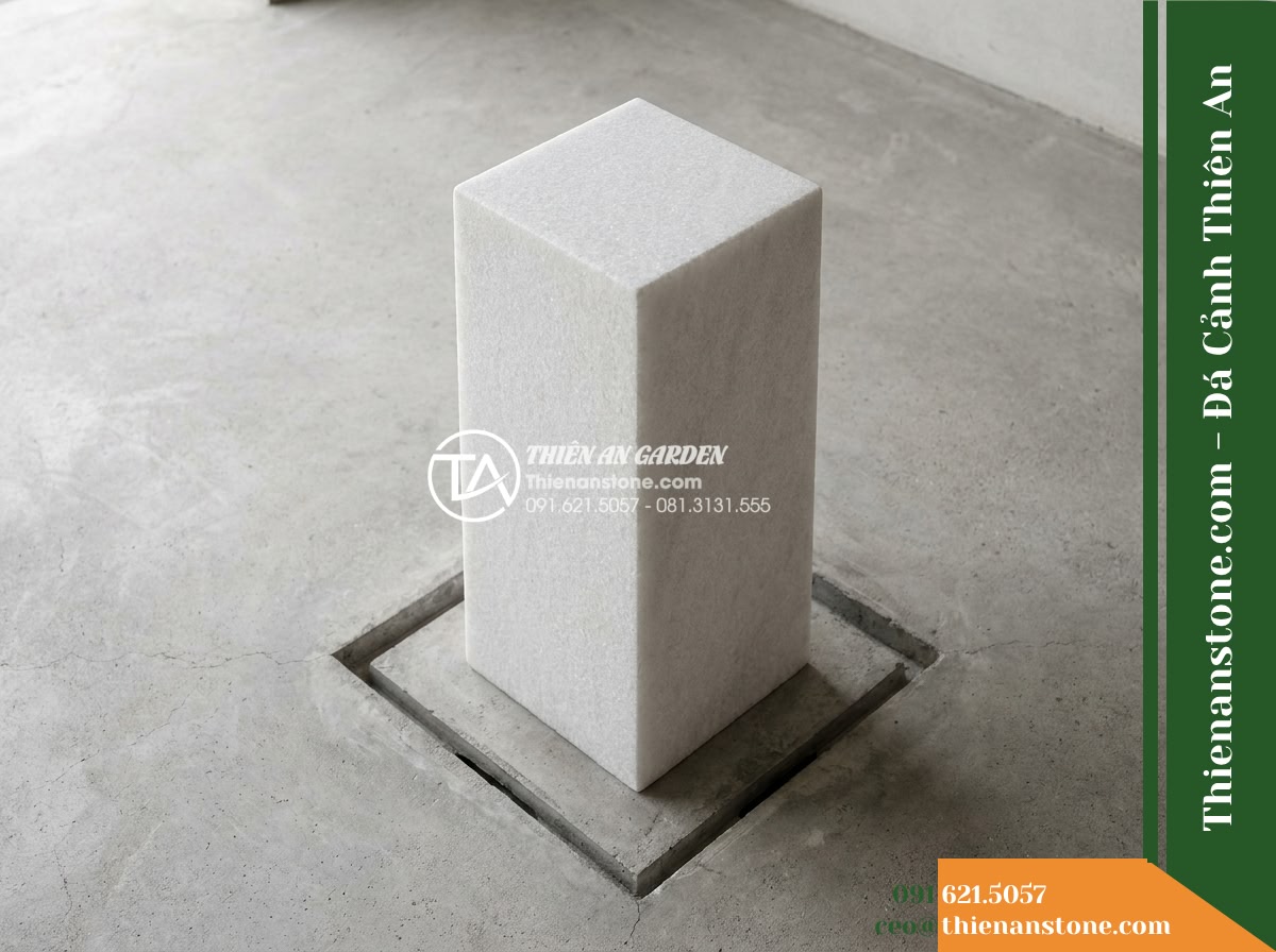 Trụ Phun Vuông Giữ Vết Cắt Đĩa, 30x30cm Cao 90cm - Hình 6 Trụ Phun Vuông Giữ Vết Cắt Đĩa, 30x30cm Cao 90cm - An elevated slightly high-angle view looking down at the 30x30cm top surface of