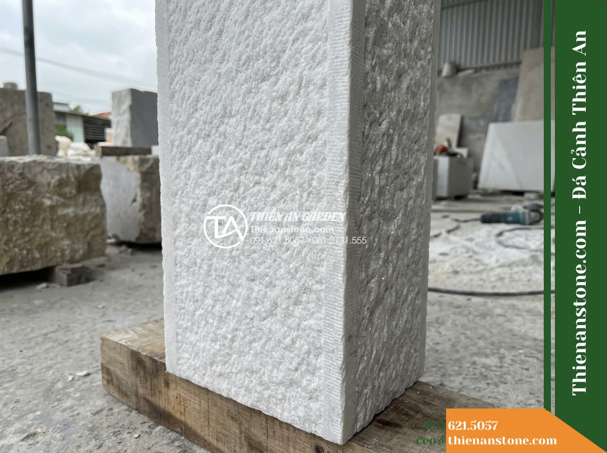 Trụ Phun Vuông Khò Nhám 4 Mặt, Cắt Thô 30x30cm Cao 1m